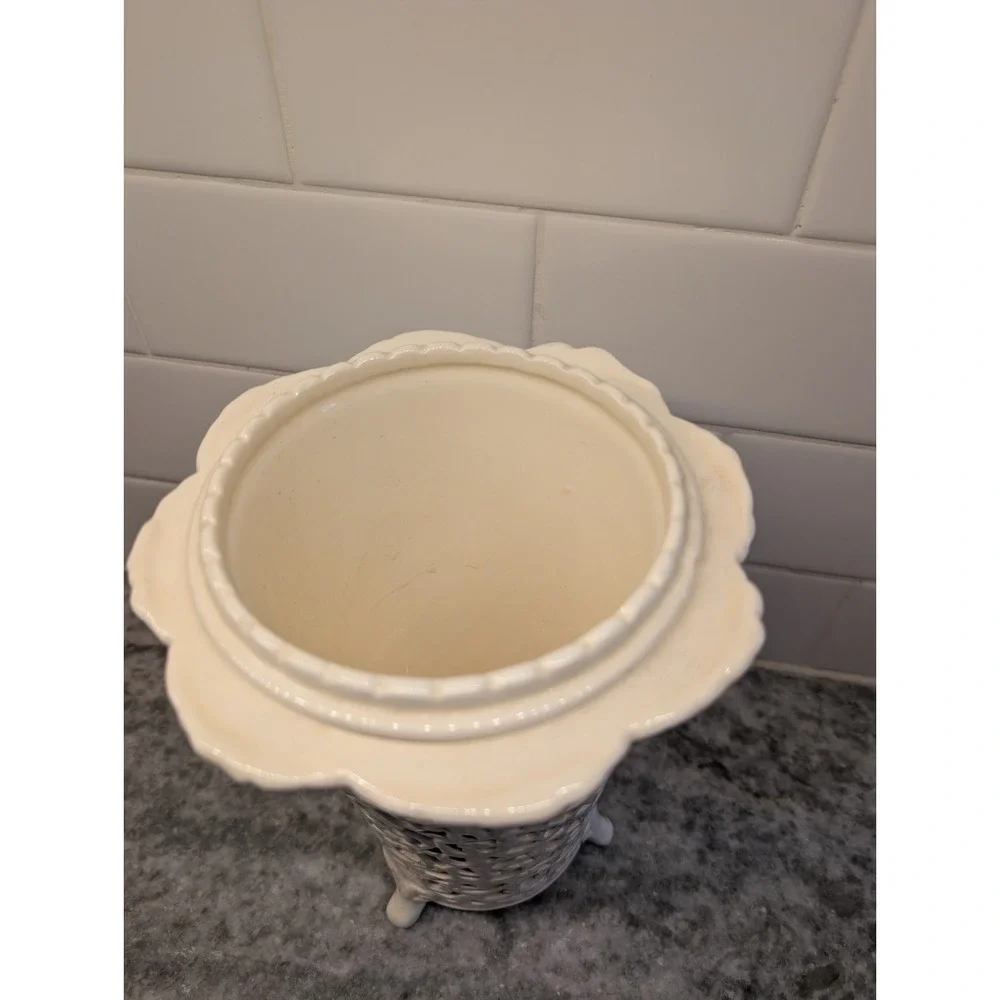 Cream Reticulated‎ Footed Floral Vase with Scalloped Edging
